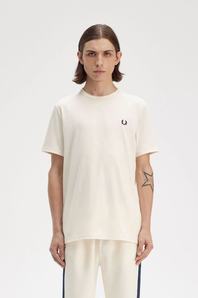 Camiseta off white com logo no peito